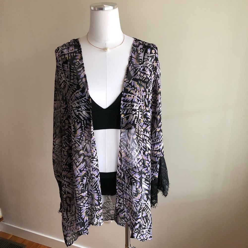 Eight Sixty Sheer Kimono - Picture 4 of 5